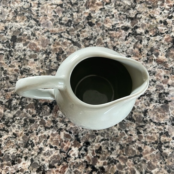 Gray Creamer 🌺 - Picture 2 of 3